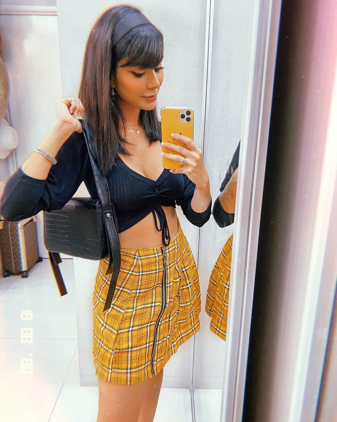 Gabriela Salesのインスタグラム：「Por que a Cher está chorando?」
