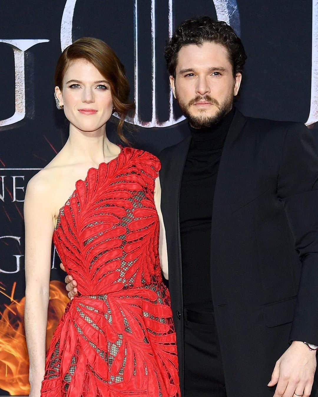 Just Jaredさんのインスタグラム写真 - (Just JaredInstagram)「“Game of Thrones” co-stars and longtime couple Kit Harington and Rose Leslie are expecting their first child!!! Tap this photo at the LINK IN BIO to see how they announced the happy news. #KitHarington #RoseLeslie #GameOfThrones Photos: Getty, Backgrid」9月27日 2時58分 - justjared