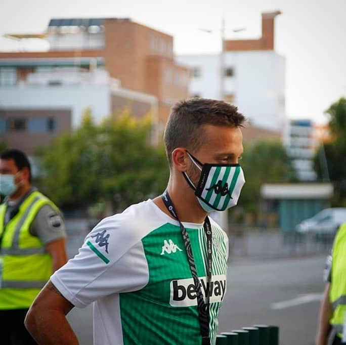 レアル・ベティスさんのインスタグラム写真 - (レアル・ベティスInstagram)「🚌🏠🙌  #DíaDeBetis #RealBetisRealMadrid」9月27日 3時00分 - realbetisbalompie