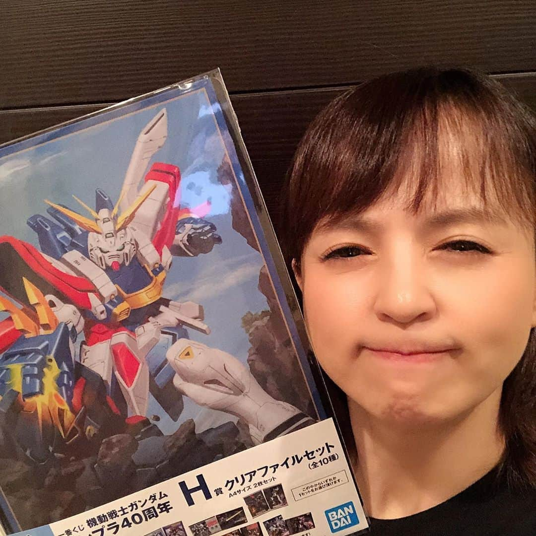 いとうまい子のインスタグラム：「セブンイレブンのガンプラくじを引いて来ました！ 結果は…H賞、クリアファイルセットでした😅 #セブンイレブン #ガンプラくじ #クリアファイルセット #H賞 #くじ運ない #いとうまい子」