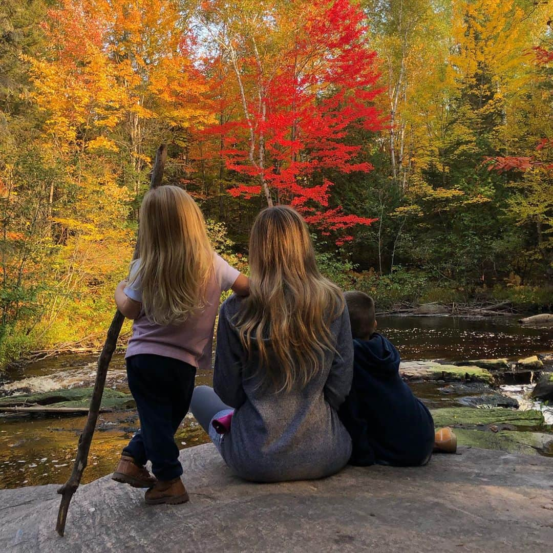 チャド・マイケル・マーレイさんのインスタグラム写真 - (チャド・マイケル・マーレイInstagram)「Just taking in the view 😌 #NoFilter #justbeautiful❤️ #fallishere🍁🍂🍃 #FamilyHike」9月27日 1時34分 - chadmichaelmurray