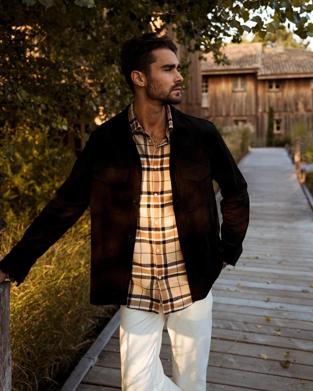 NICOLAS SIMOESのインスタグラム：「Back to the fall outfits wearing a full @hm_man look 📸🍂 #HMxME #ad」