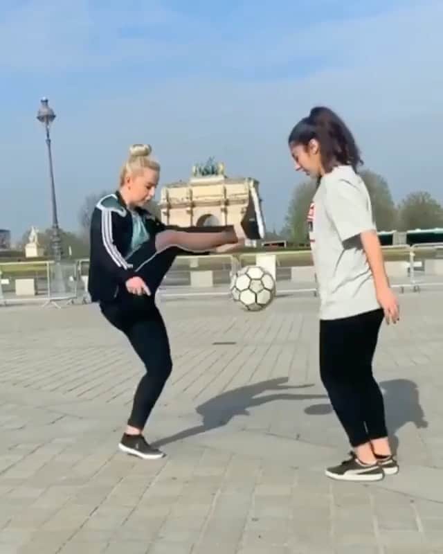 メジャー・レーザーのインスタグラム：「making it look effortless 👑 @lisafreestyle @livcookefs」