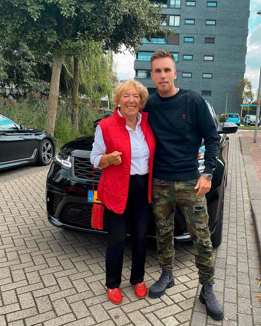 ニッキー・ロメロさんのインスタグラム写真 - (ニッキー・ロメロInstagram)「Quality time with my grandma! 84 years old and still going strong ❤️」9月27日 1時49分 - nickyromero