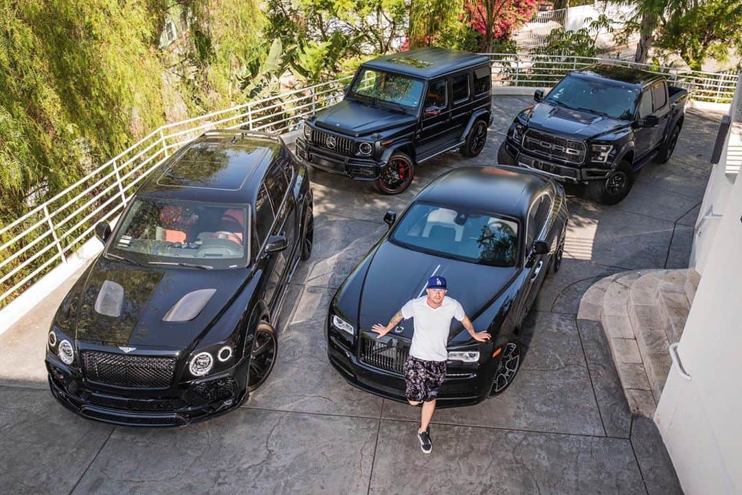 Jules Jordanのインスタグラム：「Black cars are definitely my thing, people always ask what I’m driving...here’s the fleet 😎」