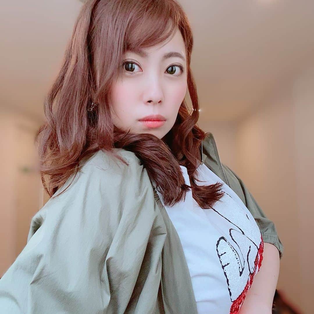 のインスタグラム：「スヌーピーってビーグルなんだよね . .  #japanesegirl #萌 #自拍 #模特 #粉我 #tbt #swag #动漫 #扎心了#맞팔  #东京 #偶像 #这个女孩 #可爱 #귀엽다 #아이돌 #단발머리 #短发 #粉我 #girl #followme #hair #me #日本 #女 #スヌーピー #tシャツ #snoopy」