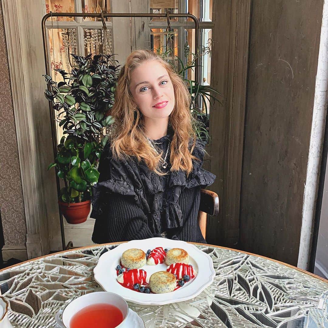 ダリア・イオノワのインスタグラム：「не сфоткал-не поел 🤣 _______________________________________  #spb #saintpetersburg #mariinsky #mariinskytheatre #mariinskyballet #mariinskydancer #vaganovastudents #ballet」