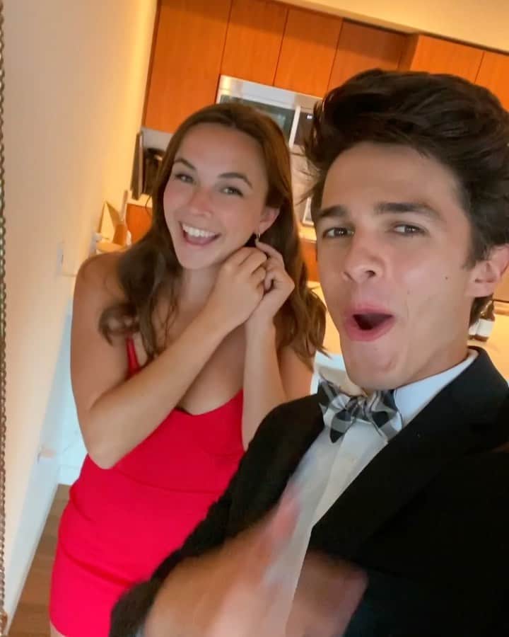 Brent Riveraのインスタグラム：「This is what best friends are made for😊 @piersonwodzynski」