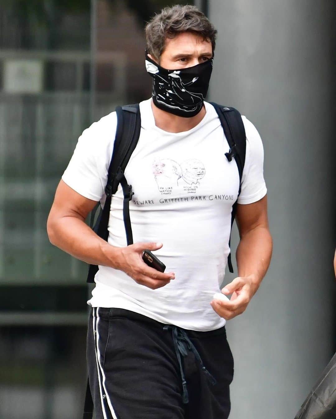Just Jaredさんのインスタグラム写真 - (Just JaredInstagram)「James Franco was seen looking buff while stepping out with girlfriend Isabel Pakzad in New York City on Friday. #JamesFranco #IsabelPakzad Photos: Backgrid」9月27日 2時12分 - justjared