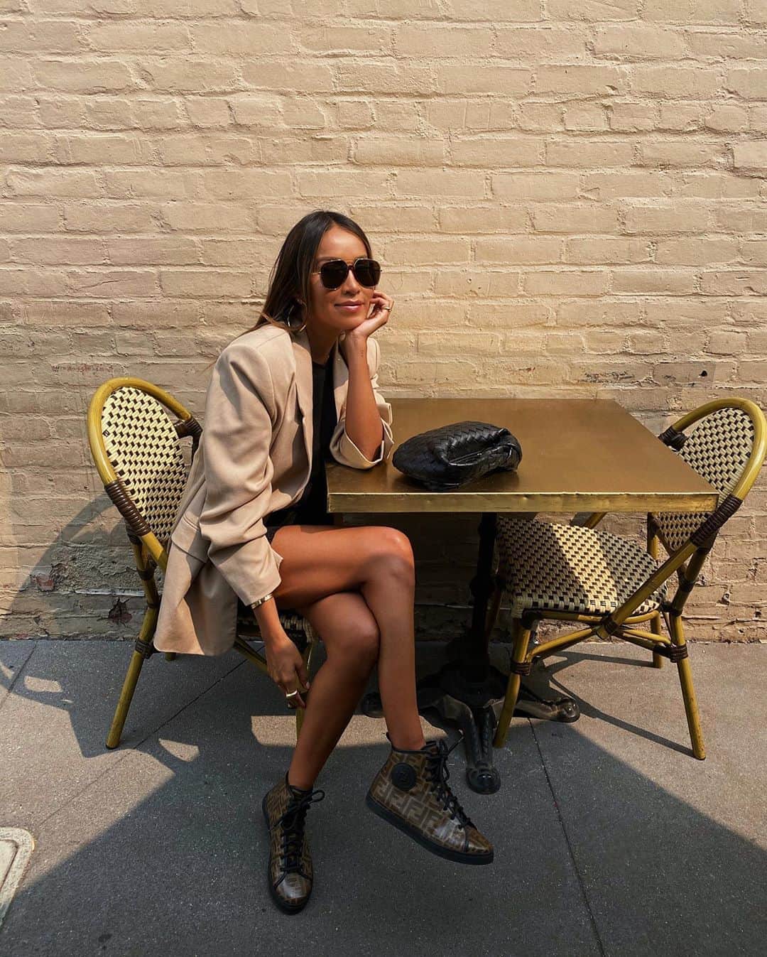 ジュリー・サリニャーナのインスタグラム：「My brunch ootd. 🥞」