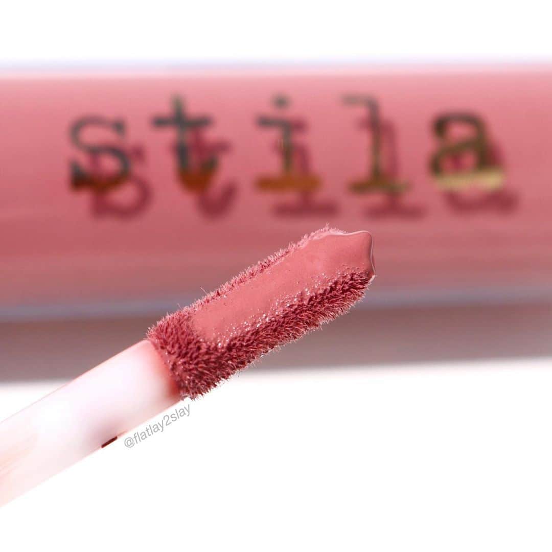 Stila Cosmeticsさんのインスタグラム写真 - (Stila CosmeticsInstagram)「Semi-Gloss Lip & Eye Paint in Bellini, the perfect peachy pink taupe.  Blends out for a tinted sheen, or builds up to a full opaque shine.  Try out all the shades with our new virtual try-on tool on stilacosmetics.com  📸 : @flatlay2slay  . . #semigloss #gloss #paint #bohemianrenaissance #stilarenaissance #youcammakeup」9月27日 2時37分 - stilacosmetics