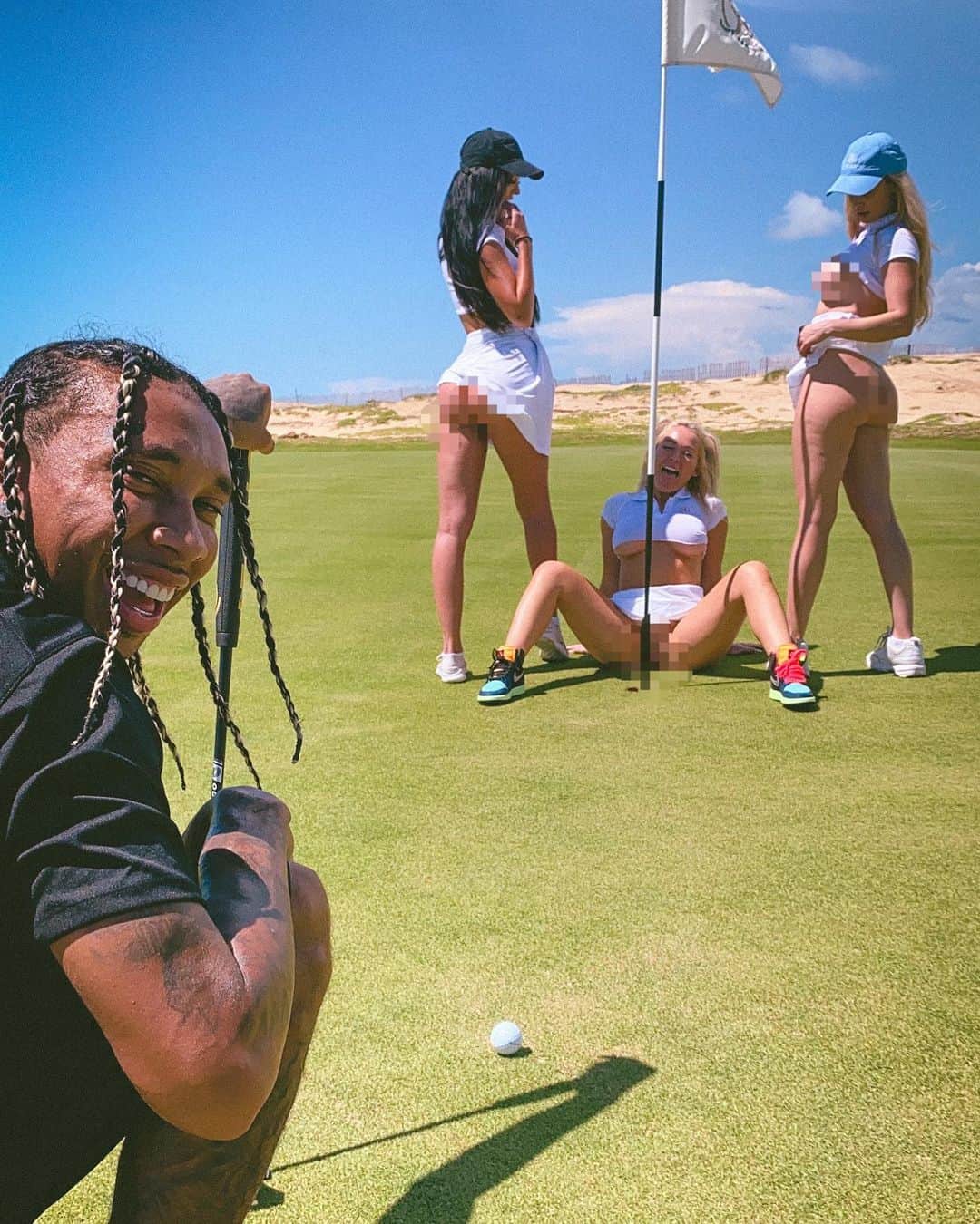 タイガのインスタグラム：「Par 3 🏌🏾」