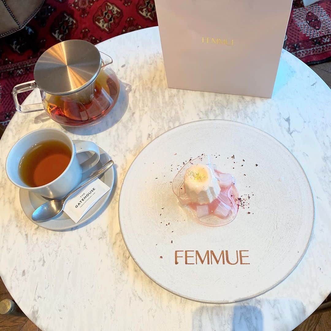 後藤理沙子のインスタグラム：「FEMMUEのスペシャルイベントに行ってきました❤︎ アイテム1つ1つこだわって作られていて、人気な理由がわかりました！ FEMMUEはコスメキッチンとメイクアップキッチンのみで販売しているスキンケアブランドです。 9/26(土)-10/25(日)の期間FEMMUE×THE GATEHOUSE とのコラボレーションスイーツもいただきました🌼 ずっと気になってた、ファミュ ドリームグロウマスクゲットできて嬉しい😌 * #FEMMUE #ファミュ #cosmekitchen #コスメキッチン」