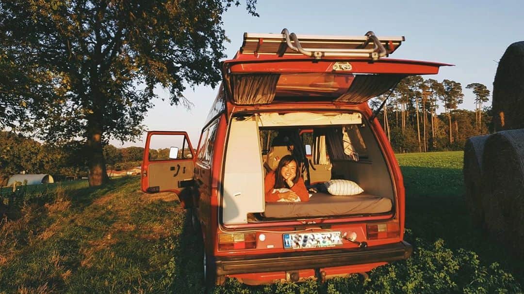 のインスタグラム：「Feeling good .. ♡ #campervan#vanlife#naturelovers#camperlife#lifeisgood#sunset#montbell」