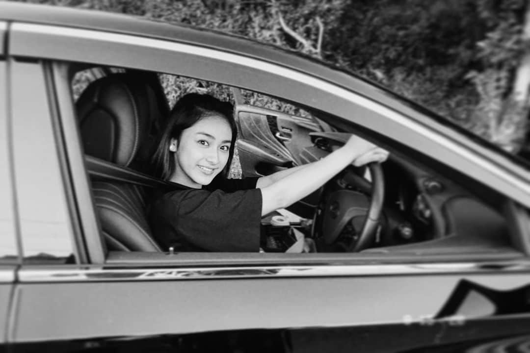 平祐奈さんのインスタグラム写真 - (平祐奈Instagram)「🚗🖤 運転楽しい！ 早く遠出したいなぁ。」9月26日 18時04分 - yunataira_official
