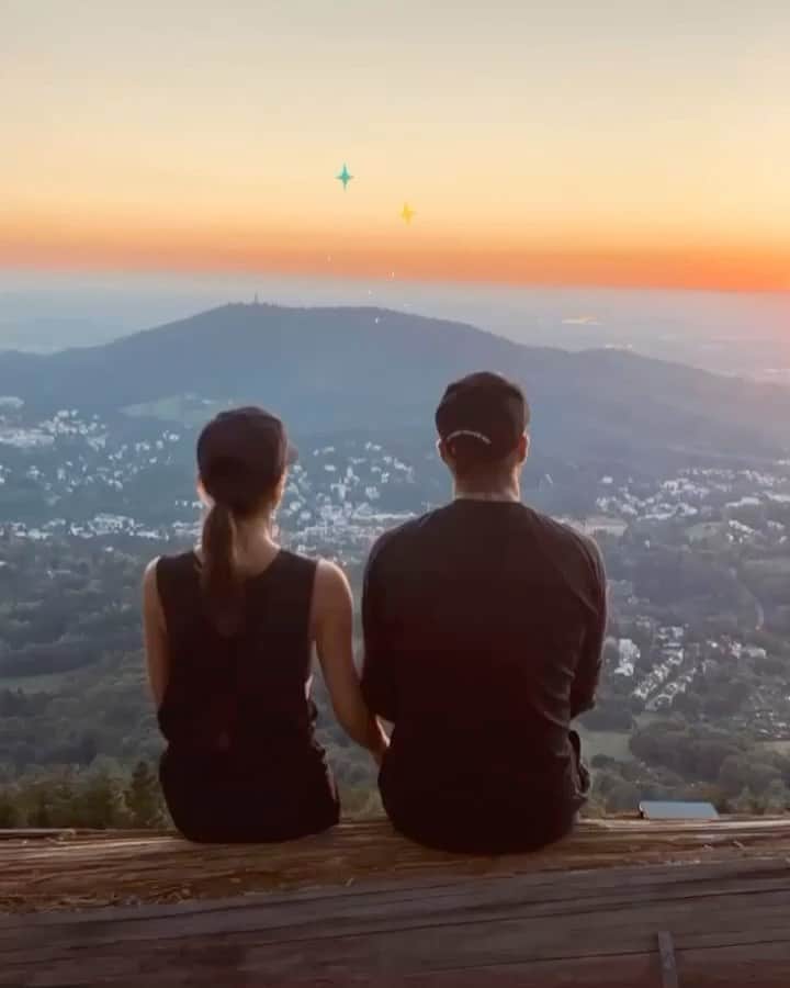 のインスタグラム：「Postcard from our wellness week in Germany! Kisses @davidbeckham xx @villastephaniebadenbaden @drharrykoenig (see more of our trip on Stories) x vb」