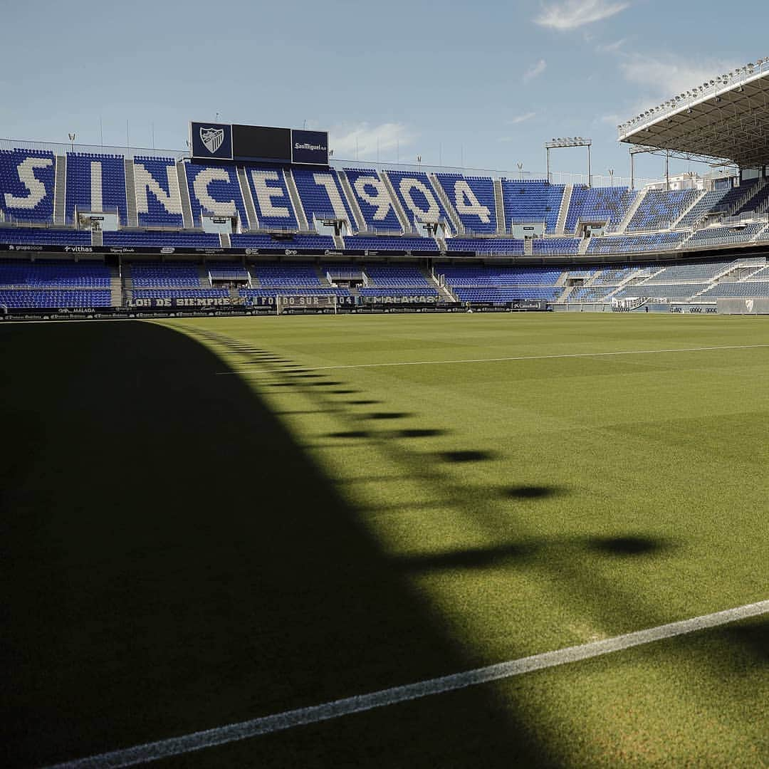 マラガCFさんのインスタグラム写真 - (マラガCFInstagram)「🎶 Football is coming home 🎶  #MálagaAlcorcón⚽ #LaLigaSmartBank」9月26日 18時22分 - malagacf