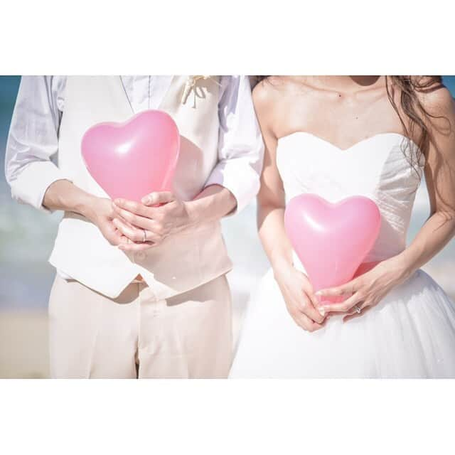 ハワイフォトウェディングのCheers Weddingさんのインスタグラム写真 - (ハワイフォトウェディングのCheers WeddingInstagram)「‭ *﻿ ハワイウェディングなら﻿ Cheers Wedding🌴🌺﻿ ﻿ ウェディングプロデュース会社だからこそ叶う特別なフォトウェディング。﻿ ﻿ 1日1組様限定 ﻿ 【カスタマイズプラン】﻿ ﻿ ご希望撮影時間内でお好きなロケーション撮影を組み合わせたフォトプラン！﻿ ﻿ ビーチ以外にもハワイらしいロケーション撮影を楽しみたい方にオススメ♪﻿ ﻿ リムジン貸切の贅沢なフォトツアーが叶います。﻿ ﻿ ***********************﻿  【お問合せ】﻿ https://www.cheerswedding.jp﻿ ﻿ ☎︎0120-128-828﻿ 平日11:00〜19:00／土日祝10:00〜19:00﻿ ﻿ ***********************﻿ ﻿ ◆ハワイでのフルオーダーウェディングはこちら♪﻿ @cheers_wedding﻿ ﻿ ◆ハワイでの手軽&web申込のCUTEなウェディングはこちら♪﻿ @cheers_lilii﻿ ﻿ #チアーズウエディング﻿ #ハワイウエディング﻿ #フォトウェディング﻿ #リゾートウェディング　﻿ #フォトツアー﻿ #ハワイ旅行﻿ #ハワイハネムーン﻿ #ハワイ挙式﻿ #ハワイ婚﻿ #cheerswedding﻿ #hawaiiwedding﻿ #日本中のプレ花嫁さんと繋がりたい﻿ #ウェディングニュース﻿ #卒花嫁﻿ #前撮り　﻿ #後撮り﻿ #ハワイ前撮り ﻿ #ハワイ後撮り﻿ #結婚準備﻿ #ハワイフォトツアー﻿ #ウエディングフォト﻿ #フォトウェディング﻿ #weddingphoto﻿ #ハワイビーチフォト ﻿ #ハワイウェディングフォト﻿ #ロケーションフォト﻿ #ブライダルフォト﻿ #花嫁diy」9月26日 18時24分 - cheers_photowedding