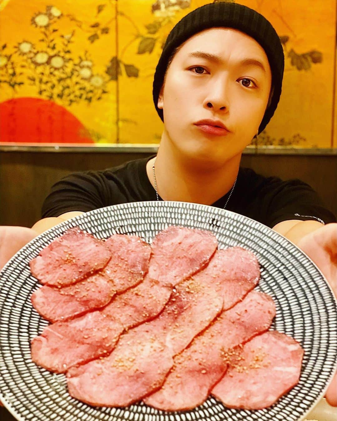 ko-daiさんのインスタグラム写真 - (ko-daiInstagram)「.  B-PASS 2020年11月号にて 「僕の焼肉の食べ方」 コラム書かせてもらいました‼️ . 9月26日（土）発売なので、 是非ゲットしてください😊✨ . #ソナポケ #ko_dai #焼肉 #焼肉ミツクニ #さいくー」9月26日 18時38分 - sonapoke_kodai