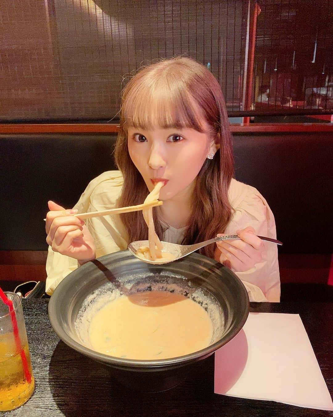 川上礼奈さんのインスタグラム写真 - (川上礼奈Instagram)「. 10月3日『川上礼奈25歳お誕生日イベントライブ&トークショー』in大阪❤️  イベントで使う動画の撮影してきたよ〜😳🍜✨ 当日楽しみにしてて下さい！🤍 まだチケットあるのでもし良かったら 遊びに来てくださいね😍✨  昼の部 https://t.livepocket.jp/e/renapyon_1003  夜の部 https://t.livepocket.jp/e/renapyon_1003_2」9月26日 18時46分 - kawakami_rena