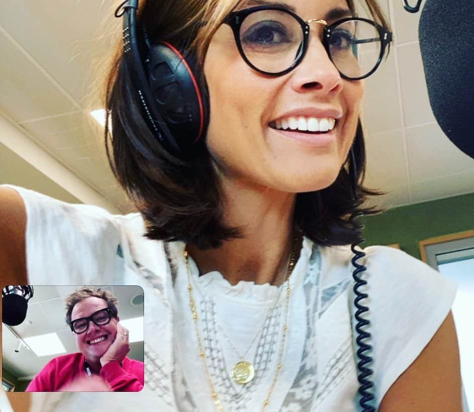 メラニー・サイクスさんのインスタグラム写真 - (メラニー・サイクスInstagram)「On @bbcradio2 with this one @chattyman till 1pm. We are talking about public speaking disasters. Get in touch possums alanandmel@bbc.co.uk 🖤 #radio2」9月26日 19時06分 - msmelaniesykes