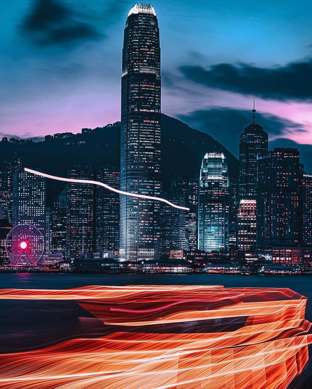 HAYAMI HANNAH ハナさん ど田舎さんのインスタグラム写真 - (HAYAMI HANNAH ハナさん ど田舎Instagram)「🇭🇰Victoria Harbor. What’s red lights?🤔 手前の物体なんだろ    #hayamihannah  #Picsofhk #香港 #Sonyimagegallery  #discoverhongkong #instameethk⁠ #awesomehongkong  #hongkongphotography⁠ #unlimitedhongkong  #exploringhongkong⁠ #hongkongstreets  #hongkongnight  #hongkong  #hongkonglifestyle #Hongkonginsta  #hongkongstreetphotography⁠ #visualhongkong  #reframinghk  #travelphotography  #sonyimages #moodygrams⁠  #Adorama  #way2ill #yourshotphotographer  #localiiz  #HongKongGuide #TimeOutHK #capitalshooters  #Cityphoto_HongKong #Monstermoods」9月26日 19時13分 - hayamihannah