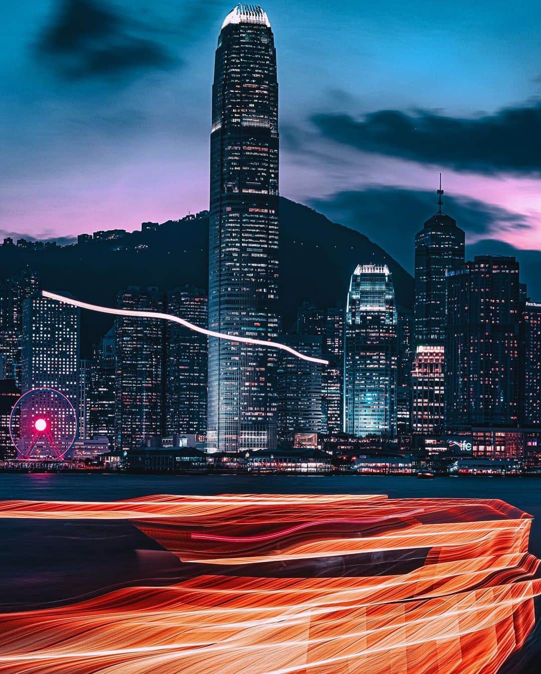 HAYAMI HANNAH ハナさん ど田舎のインスタグラム：「🇭🇰Victoria Harbor. What’s red lights?🤔 手前の物体なんだろ    #hayamihannah  #Picsofhk #香港 #Sonyimagegallery  #discoverhongkong #instameethk⁠ #awesomehongkong  #hongkongphotography⁠ #unlimitedhongkong  #exploringhongkong⁠ #hongkongstreets  #hongkongnight  #hongkong  #hongkonglifestyle #Hongkonginsta  #hongkongstreetphotography⁠ #visualhongkong  #reframinghk  #travelphotography  #sonyimages #moodygrams⁠  #Adorama  #way2ill #yourshotphotographer  #localiiz  #HongKongGuide #TimeOutHK #capitalshooters  #Cityphoto_HongKong #Monstermoods」
