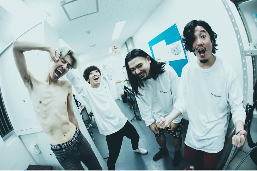 長島涼平のインスタグラム：「なんか色々と吹っ切れました！！  ライブに足を運んでくれたみんなのおかげ！！ありがとう！！また年末あたりに会えたらいいよね！！  #thetelephones #DotheLIVE #NEW #換気大好き  photo by @nekoze_photo」