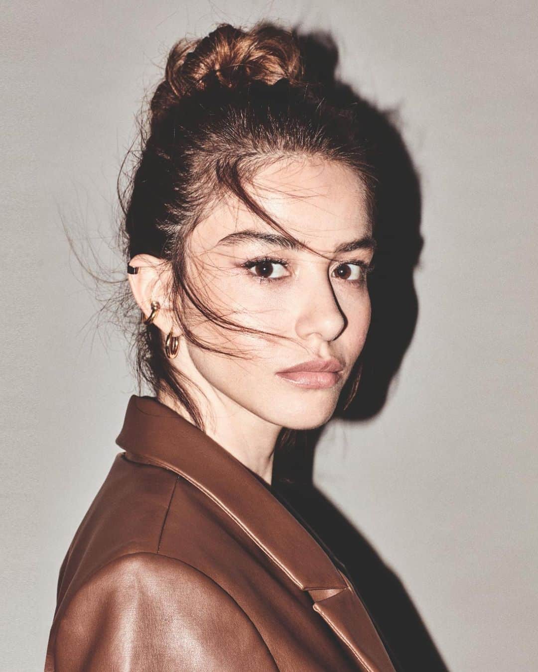 Ozge Gurelのインスタグラム：「@allmagazine #eylül 🍂🍂」