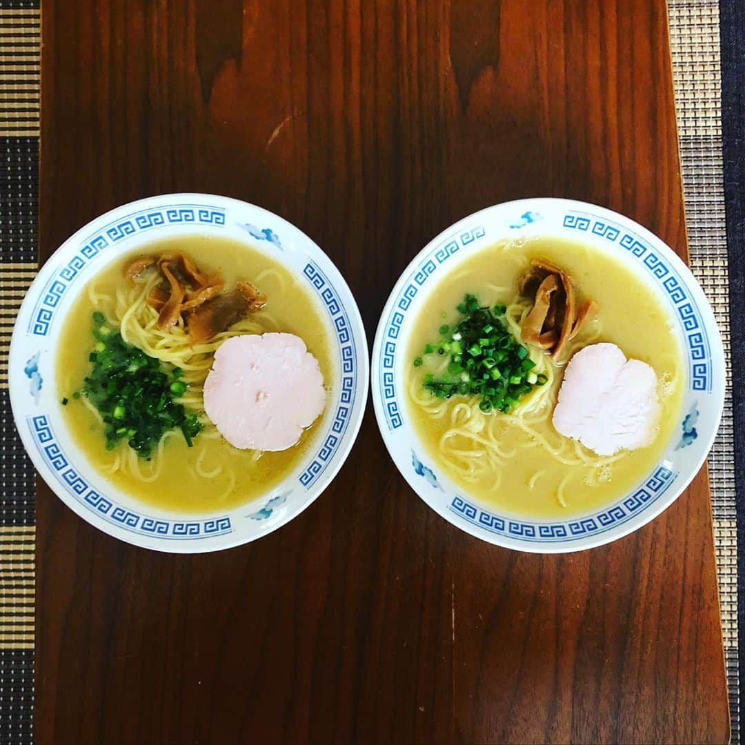 のインスタグラム：「「 #天下一品 」家麺@我が家。まだまだステイホームな我が家、テイクアウトで久しぶりにお店の味。そして久しぶりのラーメン投稿。」