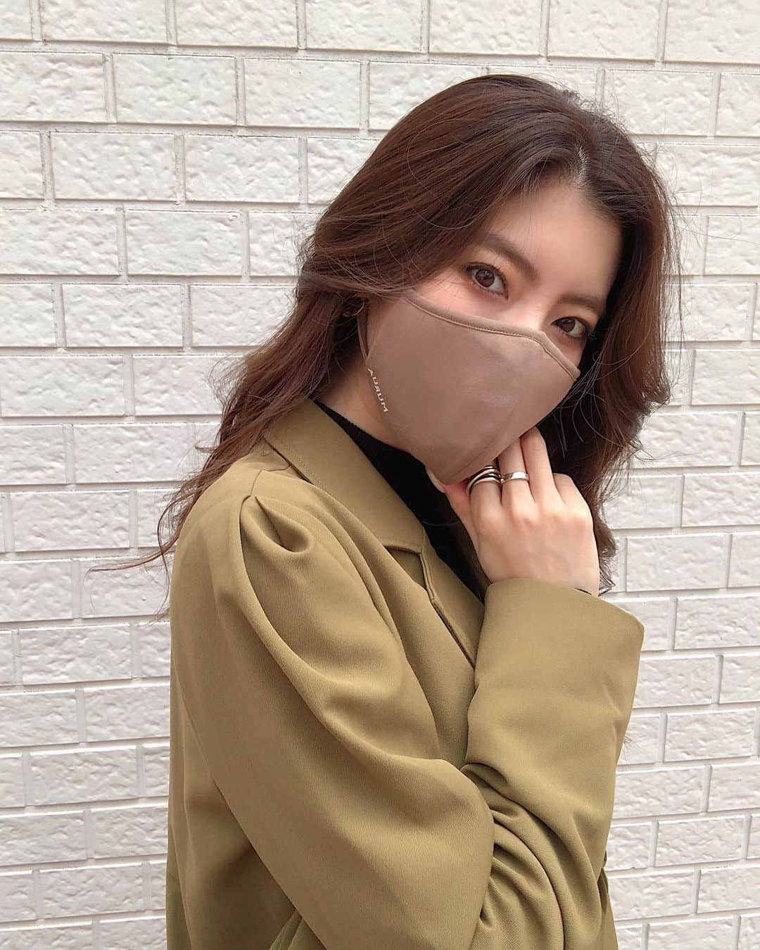 のインスタグラム：「. . MURUAから新たに 天然スキンケア成分配合のマスクが 予約販売中😷🤍 . 高性能フィルター入りやから 感染予防しながら保湿ができちゃう✌️ . トレンドのモカブラウンのカラーが かわいいんだ🧸 洗って使えるのもポイント！ . 9/30までの限定予約販売なので 是非チェックしてね🥰 . #MURUA #collaborn #collaborntokyo #fashion#mask#fashionmask #マスク#ファッションマスク」