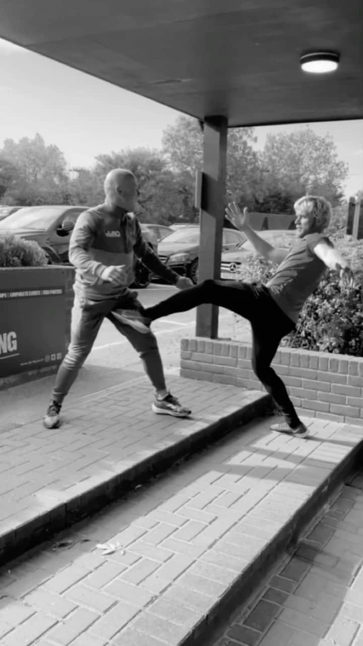 オリー・マーズのインスタグラム：「Man down. I repeat, Man down 🤣🤪🥋👌🏻」