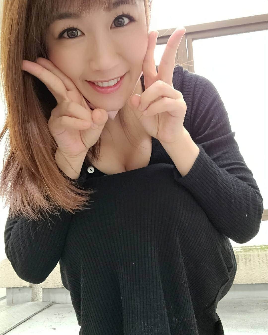 のインスタグラム：「年明けから病院通いが止まりません。﻿ アレルギー体質って嫌になります﻿ 😭﻿ 今年は本厄だからなのかいつもよりも目の痒みや鼻づまり等もそうですが体調もあかんですね﻿ 💨💨﻿ ﻿ 負けへんで❤️﻿ ﻿ ﻿ ﻿ ﻿﻿﻿﻿﻿﻿﻿﻿﻿﻿﻿﻿﻿﻿﻿﻿ 17ライブというライブ配信アプリをしています❤️﻿﻿﻿﻿﻿﻿﻿﻿﻿﻿﻿﻿﻿﻿﻿﻿ アプリをダウンロードしていただいて﻿﻿﻿﻿﻿﻿﻿﻿﻿﻿﻿﻿﻿﻿﻿﻿ ようこ❤️🌸❤️🌸﻿﻿﻿﻿﻿﻿﻿﻿﻿﻿﻿﻿﻿﻿﻿﻿ と検索していただくと見れます✨﻿﻿﻿﻿﻿﻿﻿﻿﻿﻿﻿﻿﻿﻿﻿﻿ 19時頃から配信してます。﻿﻿﻿﻿﻿﻿﻿﻿﻿﻿﻿﻿﻿﻿﻿﻿ おうち時間にぜひ🤭﻿﻿﻿﻿﻿﻿﻿﻿﻿﻿﻿﻿﻿﻿﻿﻿ #ライブ配信#配信﻿﻿﻿﻿﻿﻿﻿﻿﻿﻿﻿﻿﻿﻿﻿﻿ #アプリ#17ライブ﻿﻿﻿﻿﻿﻿﻿﻿ ﻿﻿﻿﻿﻿﻿﻿﻿ #グラビア#インスタグラビア﻿﻿﻿﻿﻿﻿﻿﻿#綺麗になりたい﻿﻿﻿﻿﻿ #セクシー#sexy#笑顔#ダイエット﻿﻿﻿﻿﻿﻿﻿﻿﻿﻿﻿﻿﻿﻿﻿﻿ #diet#美容#美容好きな人と繋がりたい﻿﻿﻿﻿﻿﻿﻿﻿﻿﻿﻿﻿﻿ #お尻#尻#hip#インフルエンサー#PR」