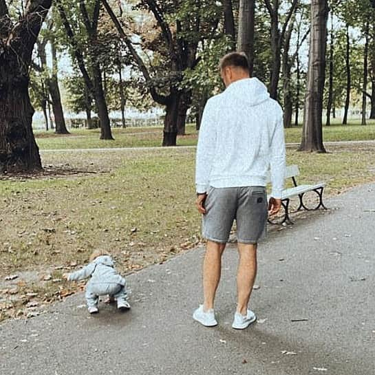 アルトゥール・ボルツさんのインスタグラム写真 - (アルトゥール・ボルツInstagram)「Nothing’s better..  morning with my boy❤️.  #purelove #noah #boruc」9月26日 19時49分 - arturboruc