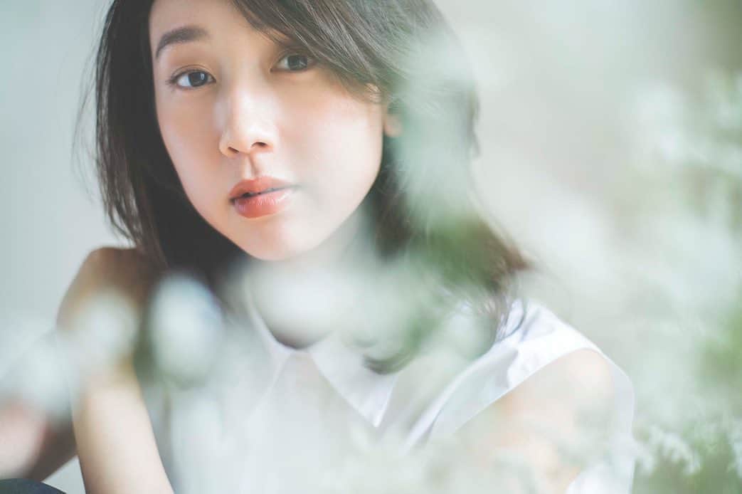 松原汐織のインスタグラム：「#testshoot 🌿 ・ Photographer / @yokonakata_ph  Hair&Make up artist / @tsubakichi_hairmake」