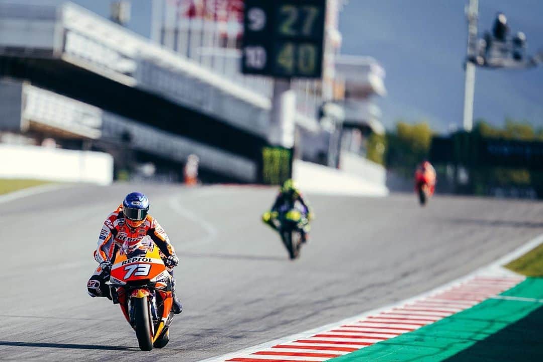 レプソル・ホンダのインスタグラム：「Hard to get much closer than it is in @motogp right now. Cold this morning, but the action is going to be 🔥 this afternoon ⠀⠀⠀⠀⠀⠀⠀⠀⠀ #CatalanGP」