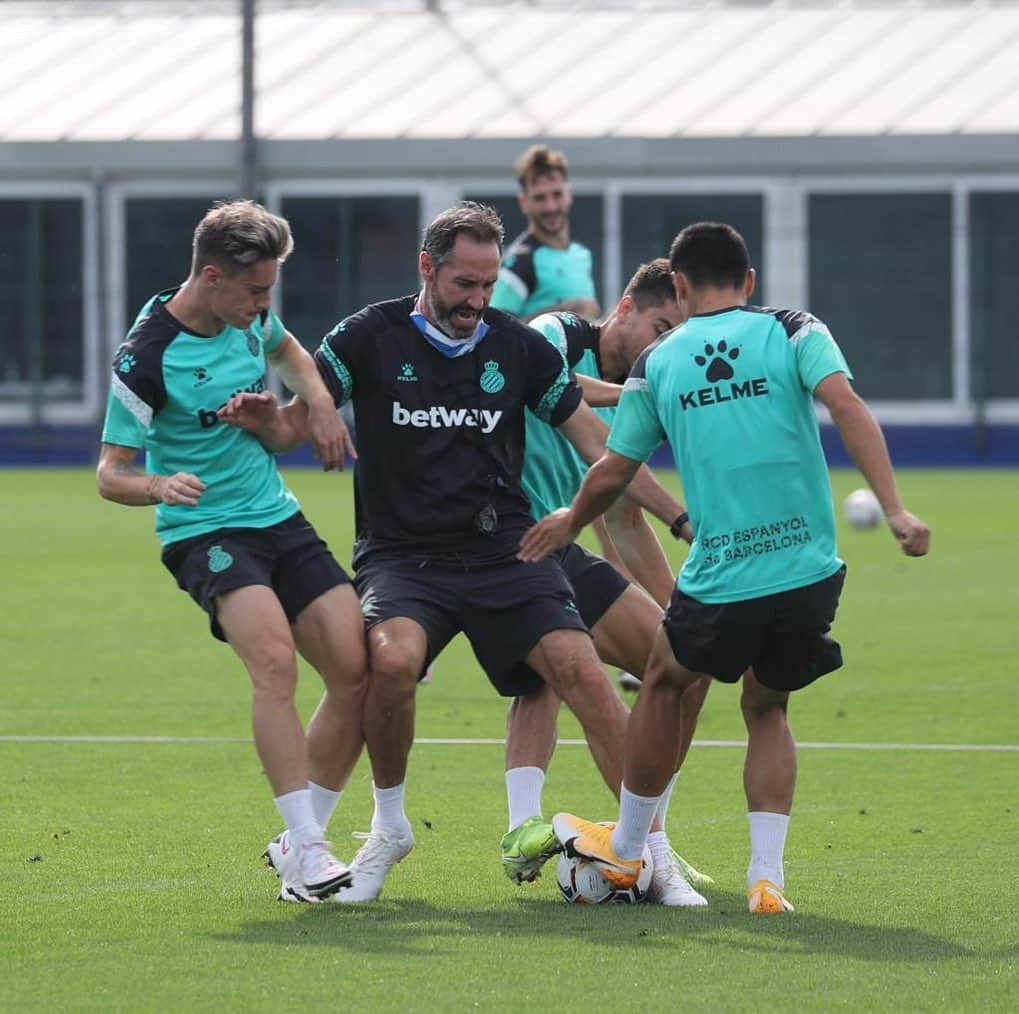 RCDエスパニョールさんのインスタグラム写真 - (RCDエスパニョールInstagram)「¡Garra, energía, esfuerzo! 💪📸 ¡Mañana, partido en Oviedo!  #RCDE  #RealOviedoEspanyol」9月26日 20時10分 - rcdespanyol