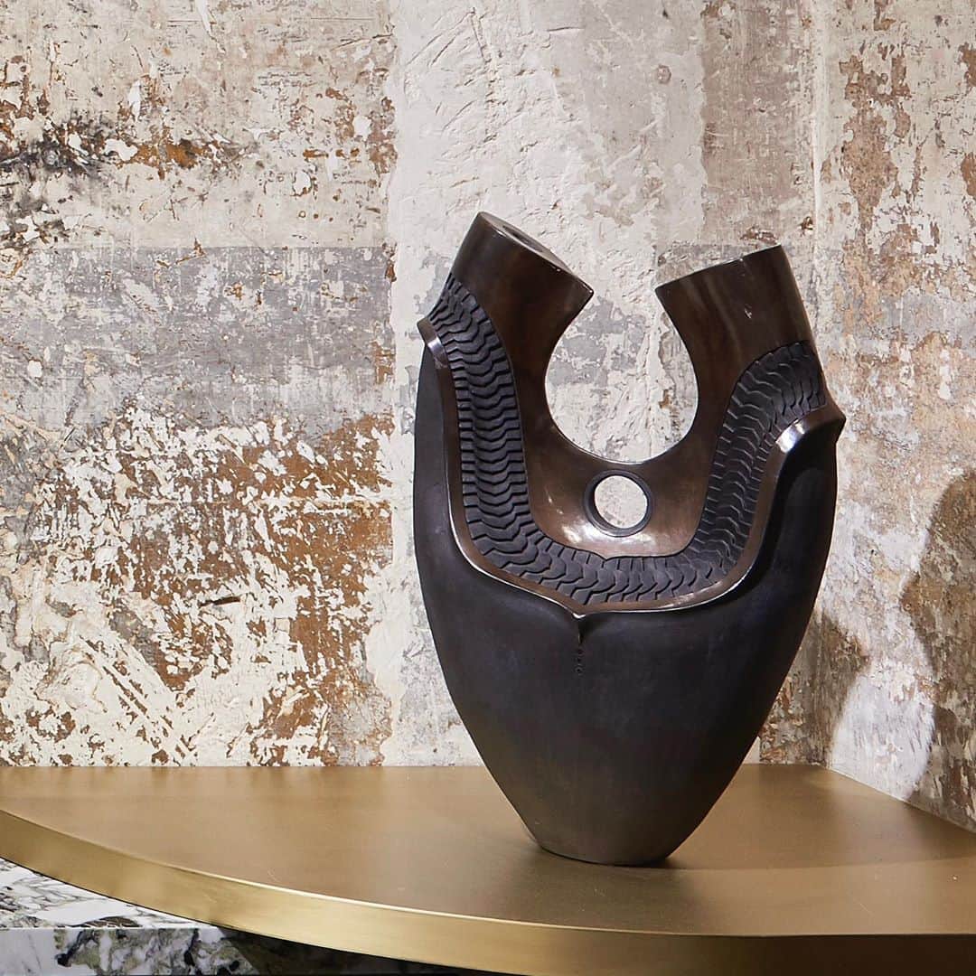 レクレルールのインスタグラム：「Madoda Fani "Intiliziyo" Smoke-fired terracotta #sculpture Unique piece available at Leclaireur, 10 rue Hérold in Paris.  #Leclaireur #LeclaireurHerold #conceptstore #madodafani #craftmanship #ceramicdesign」