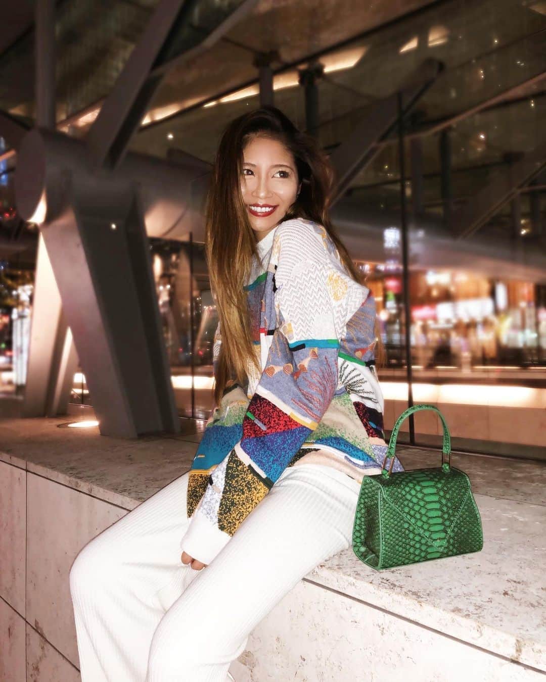 佐藤あずみのインスタグラム：「お気に入りのトップスが涼しくなってきたから着れる幸せ💙💚💛  火鍋食べて元気100倍あずパンマンだった🔥今も🧄くしゃいでーす🤭  #ootd #fashion #coordinate #code #私服 #コーデ #きょこ」