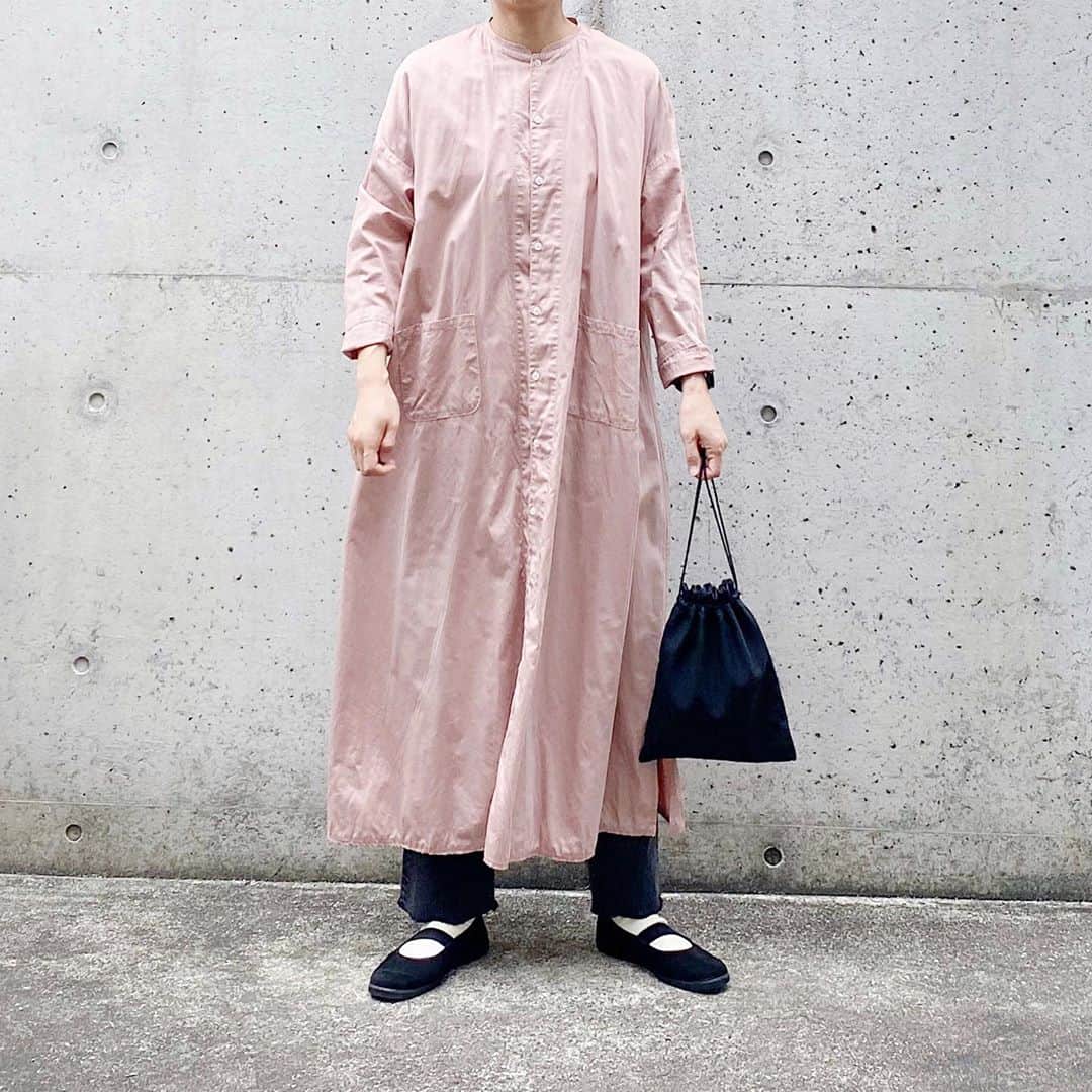 ryokoさんのインスタグラム写真 - (ryokoInstagram)「▪︎ . ピンクと黒 . . . dress #harvesty bottoms #apc shoes #moonstarshoes  bag #era_goods」9月26日 20時57分 - ryo___ka