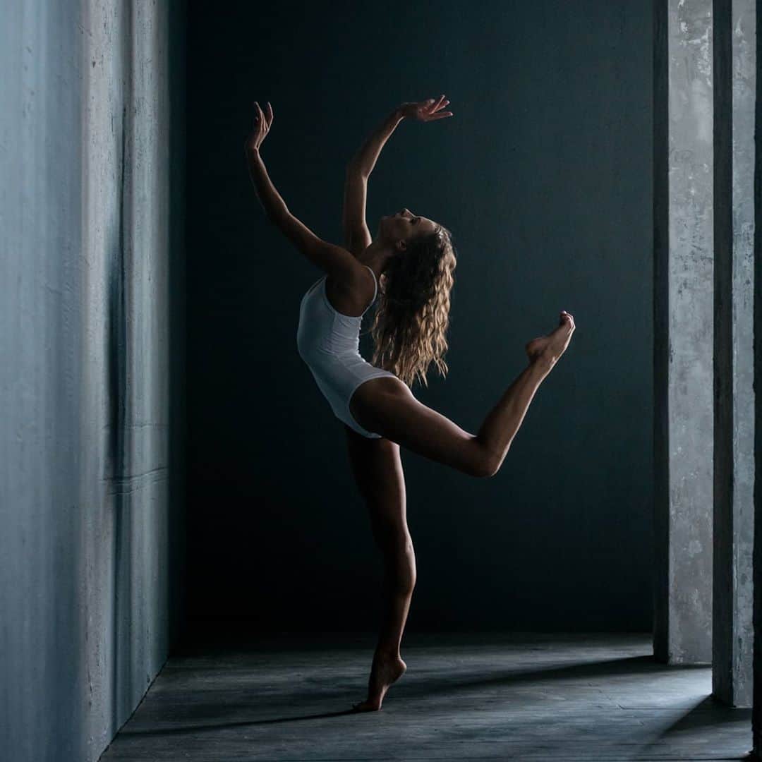 メリティナ・スタニウタさんのインスタグラム写真 - (メリティナ・スタニウタInstagram)「Цвет или чб? Color or black and white?  ⠀ #photo @mnazaretyan_sport  ⠀ #gymnastics #rhythmicgymnastics #dance #girl #ballet #art #melitinastaniouta #melitina #belarus」9月26日 21時05分 - melitinastaniouta