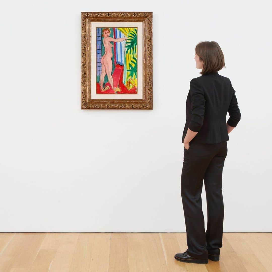 クリスティーズさんのインスタグラム写真 - (クリスティーズInstagram)「Included in our Evening Sale of 20th Century Art on 6 October is this exceptional work by Henri Matisse titled 'Nu debout devant la porte'.⠀ .⠀ During the first half of March 1936, Matisse focused intensively on the motif of the reclining nude. The woman seen here is Lydia Delectorskaya, one of the artist's best-known models.⠀ .⠀ 'My models, human figures, are never just 'extras' in an interior,' Matisse once declared. 'They are the principal theme of my work.'⠀ .⠀ The 6 October Evening Sale, which will be livestreamed globally from Christie's Rockefeller Center, features 59 works in total and represents some of the most seismic artistic moments of the last 100 years, from Impressionist masters to Contemporary art stars.⠀ .⠀ Henri Matisse (1869-1954), 'Nu debout devant la porte', 1936. Estimate: $8,000,000-12,000,000⠀ .⠀ Evening Sale of 20th Century Art — 6 October, online.⠀ .⠀ #matisse #henrimatisse #hongkong #newyork #art #artist #nudeportrait #portrait #portraiture」9月26日 21時07分 - christiesinc