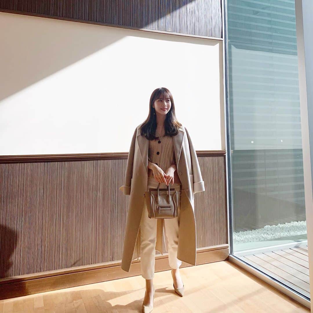 ハンナミのインスタグラム：「載せていなかった 去年の写真を見つけたので up-🧡  今年もまたベージュコーデしよう♡  @eneu.official コート予約販売にて 開始直後から たくさんのご注文ありがとうございます :) 明日までなので ゆっくり見てください✨☺️」