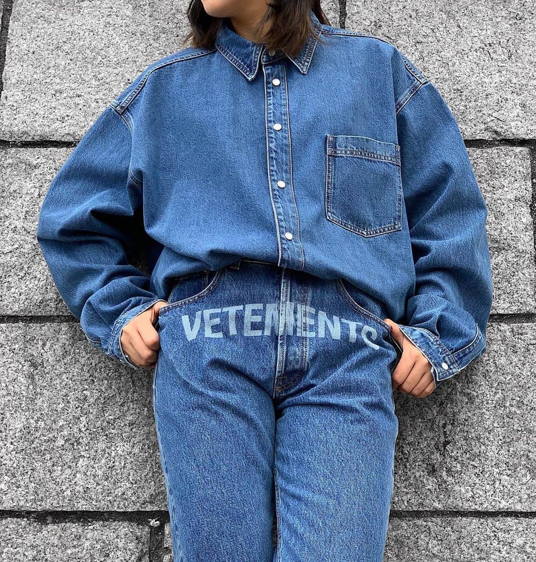 AYINさんのインスタグラム写真 - (AYINInstagram)「・ ・ ・ New arrival✔️ 20aw @vetements_official ⇢ ⇢ ⇢・ ・ ・ ・ ・ ・ available at store✔️ ・ ・ ・ ・ ・ #vetements #AYIN #20aw #denim」9月26日 21時08分 - ayin_japan