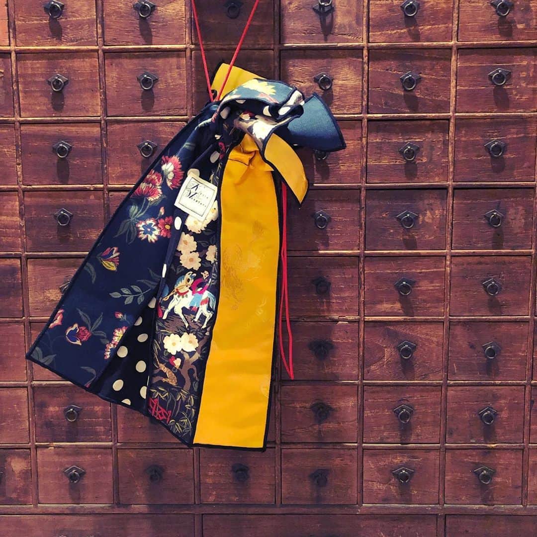 千秋さんのインスタグラム写真 - (千秋Instagram)「ケイタマルヤマで購入した巾着。色んな柄があって組み合わせがそれぞれ違うから全部一点物だと思う。大好きなハンドメイドに通じる可愛さ。竜柄の黄色、シノワズリ、水玉、大きな花柄、こちらに一目惚れ💜  #ケイタマルヤマ #keitamaruyama #新宿伊勢丹 #シノワズリ #巾着バッグ #千秋インテリア」9月26日 21時12分 - chiaki77777