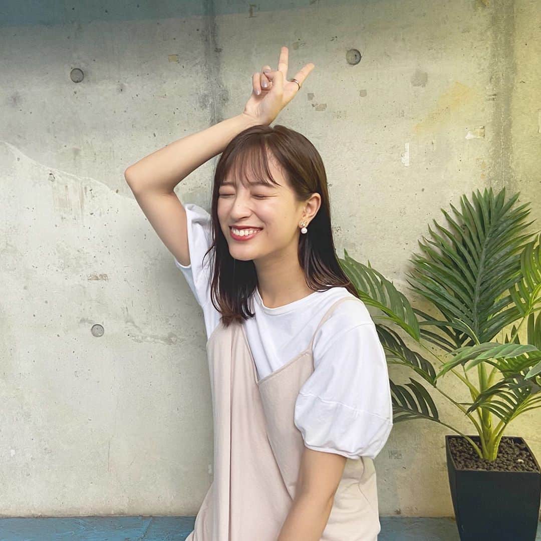 佐藤華純のインスタグラム：「.  【 #NYNY 】  NYNYさんにて、前髪カット、カラー、酸熱トリートメントをしていただきました💇🏻🌷  前髪を作って、カラーもしてイメチェン！  今月も酸熱トリートメントしてもらったんですけど、ほんとにサラサラになるから、リピート✨  かすみんポーズ✌🏻  #ミスキャンパス立命館2020 #MCR2020  #立命館 #立命館大学 #京都 #女子大生  #ミスキャン #ミスコン #ファイナリスト  #nyny河原町三条店 #ヘアカラー #モカブラウン #酸熱トリートメント #かすみんポーズ」
