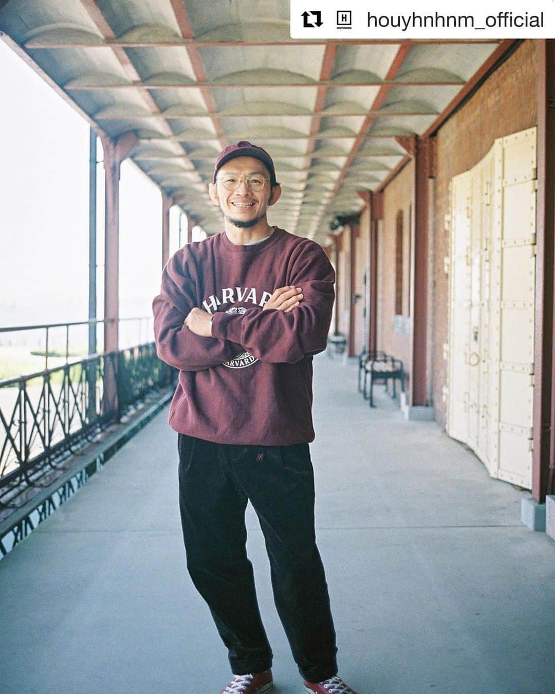 のインスタグラム：「大好きなグラミチに、お気に入りの古着でコーディネートしました。  #宇野薫のテーマがありすぎコーディネート  #Repost @houyhnhnm_official with @get_repost ・・・ クライミングパンツの代名詞的存在として、多くの人に親しまれるグラミチ。  この秋冬の新しいパンツを手に取りながら「昔からあるブランドだけど、現代に合わせてモディファイしているところが魅力的ですよね」と語るのは、総合格闘家・宇野薫さん。  高校生の頃から愛用しているという彼に、グラミチの魅力を聞きました。  GRAMICCI & CAOL UNO 新しいことに挑戦することの大切さ。 グラミチと宇野薫がそれぞれ歩んだ進化の道。 https://www.houyhnhnm.jp/feature/390784/  #宇野薫 #CAOLUNO #グラミチ #gramicci  #フイナム #houyhnhnm」