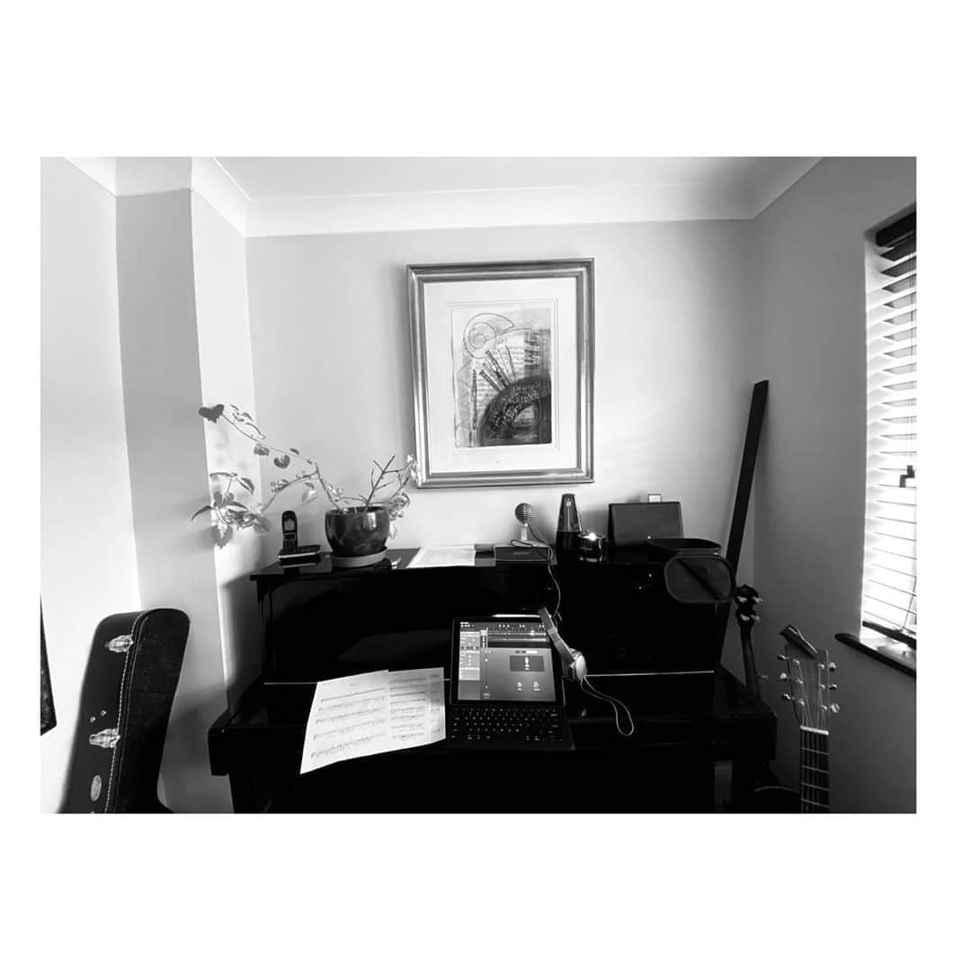 ラミン・カリムルーさんのインスタグラム写真 - (ラミン・カリムルーInstagram)「▫️practice makes perfect▫️  #music #recording #practice #homework #musicaltheatre #newconceptrecording #sony」9月26日 21時17分 - raminkarimloo