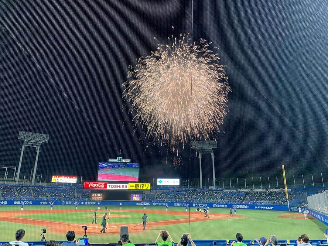 菜乃花さんのインスタグラム写真 - (菜乃花Instagram)「今年も神宮行けて花火見れてよかった🎇  #この打席村上選手ホームラン  #大活躍   それでも現地観戦めちゃくちゃ楽しかった！！！！」9月26日 21時18分 - nanoka0707