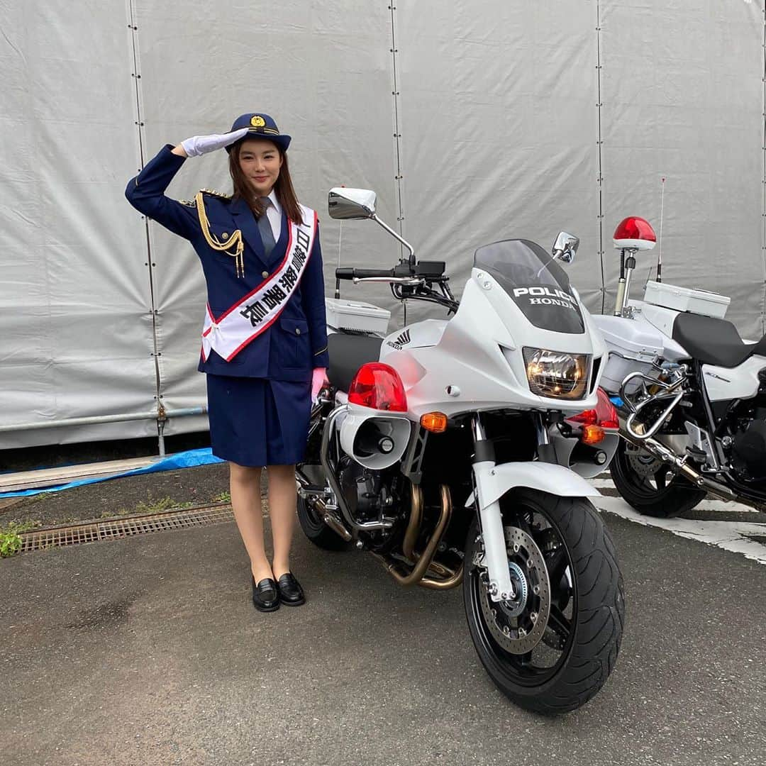 箭内夢菜さんのインスタグラム写真 - (箭内夢菜Instagram)「︎☺︎*ﾟ 昨日は 山梨県で、南部警察署の一日警察署長をやらせて頂きました👮🏻 皆さんとても暖かくて、素敵な場所でした*ﾟ 南部警察署の皆様、身延高校の皆様、身延山久遠寺の皆様、ありがとうございました！  手振ってくれて嬉しかったです☺️」9月26日 21時19分 - yumenayanai_official